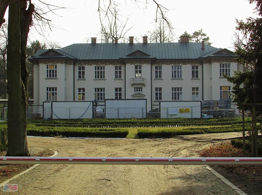 Pałac zespołu Mazowsze w Karolinie jest remontowany