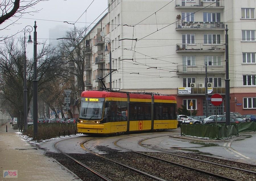 Czternastka skręca z Nowowiejskiej