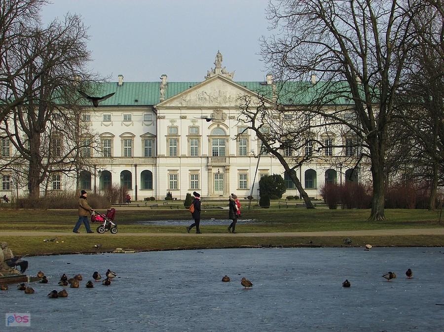 Ogród Krasińskich założony został w 1676 roku