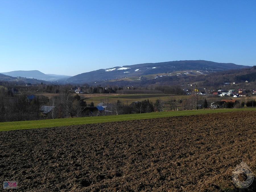 wiosna na polach w dolinie Ropy