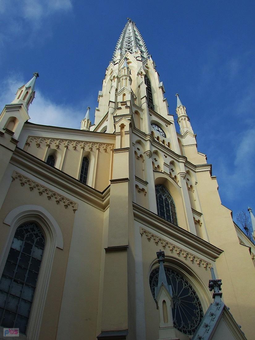Imponująca wieża kościelna kalwinów