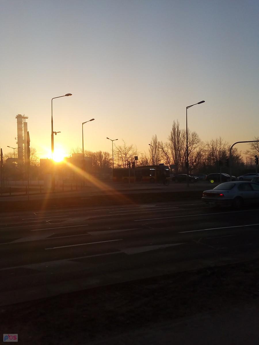 Dzień się budzi w kolorze słońca