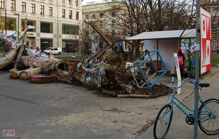 Instalacja artystyczna na placu Małachowskiego