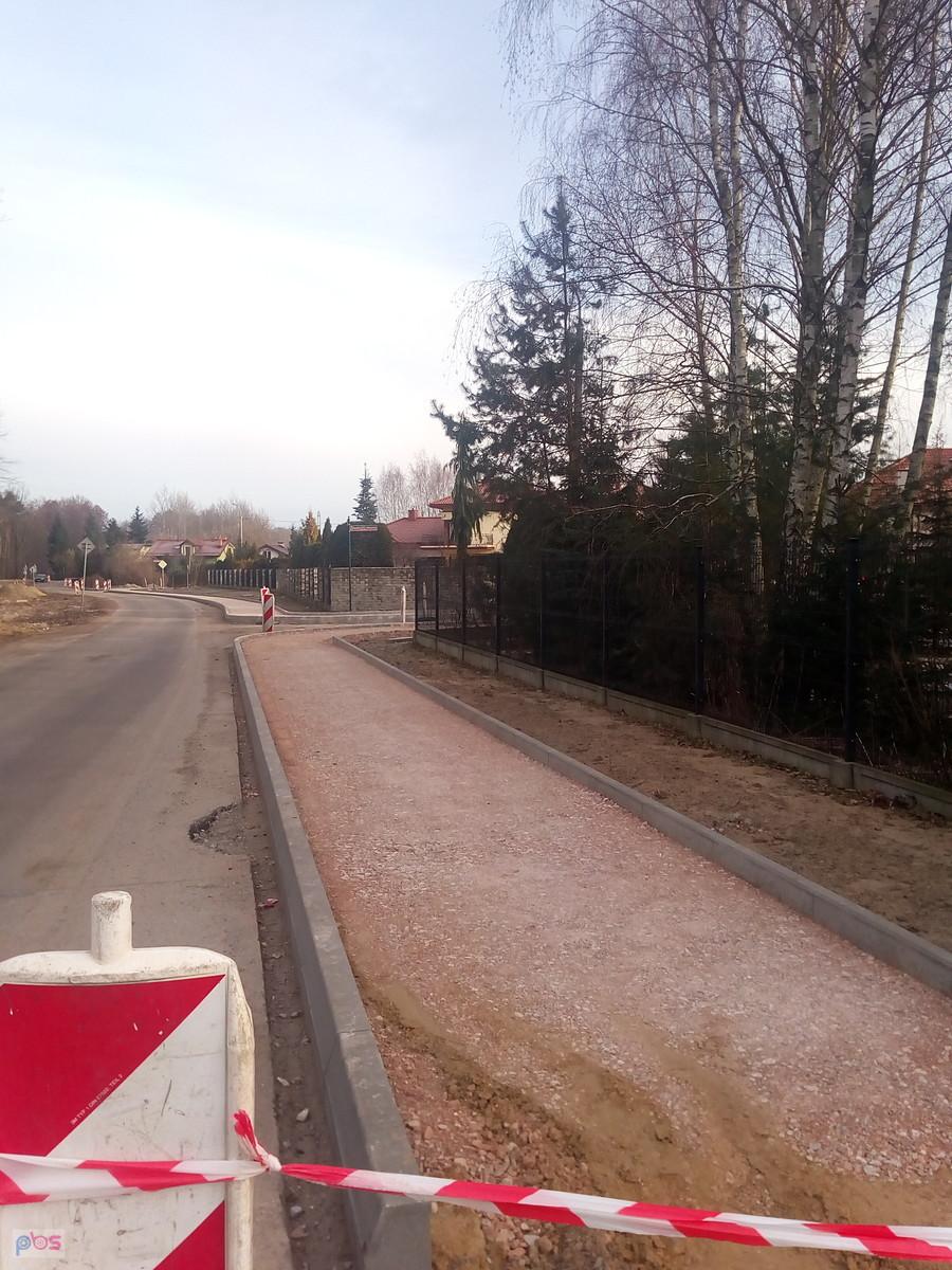 W Klaudynie zrobili chodniki