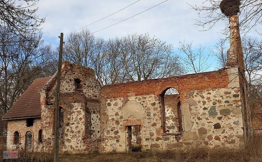 RYSZEWO (niem.Gross Rischow) Ruina kościoła z XV, XIX w.