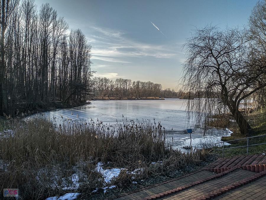 Zamarznięty staw Maroko