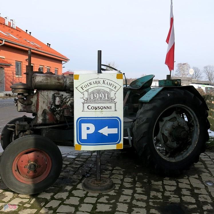 Przed Folwarkiem w Kamyku