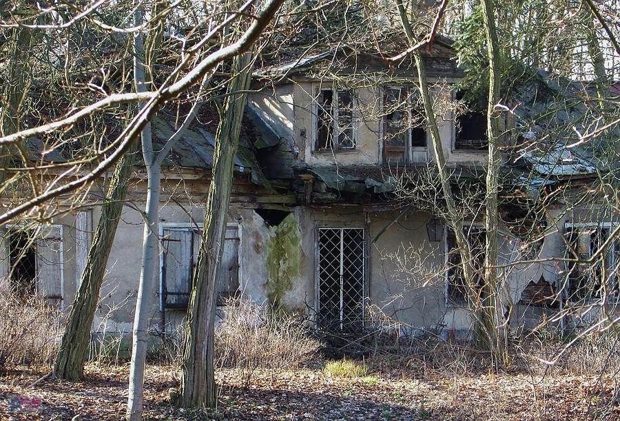 Zriunowany dworek na Wyczółkach
