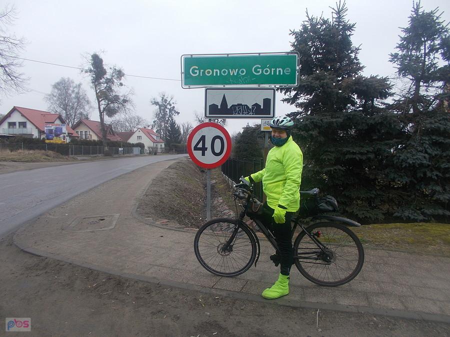 Marian65 pilnuje tablicy Gronowa Górnego