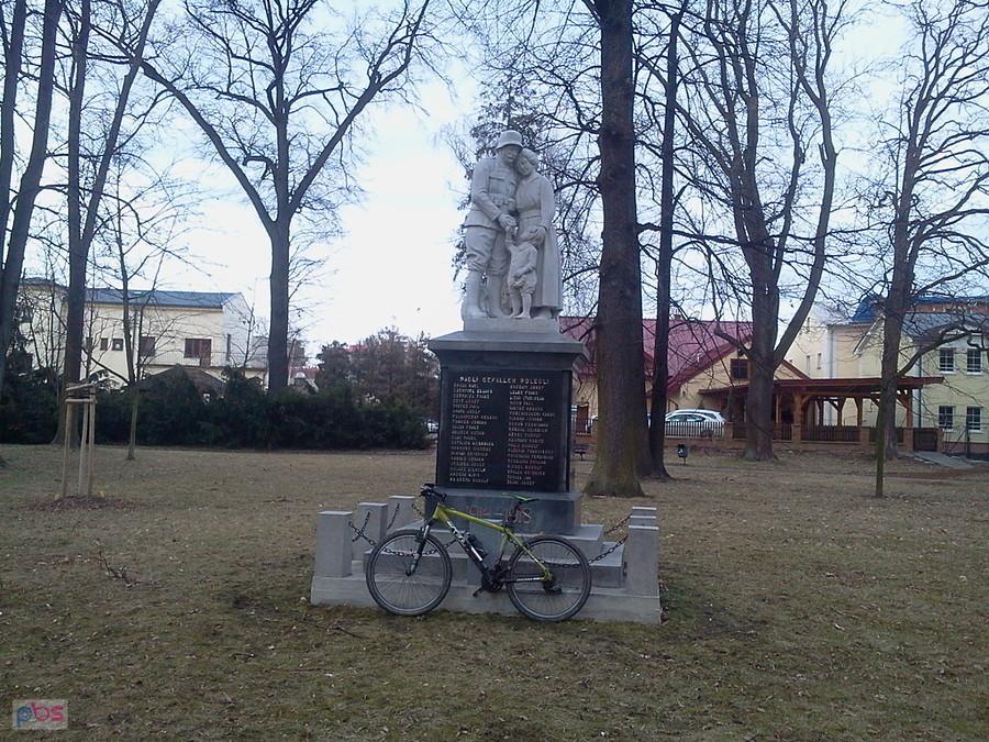 Karwina pomnik