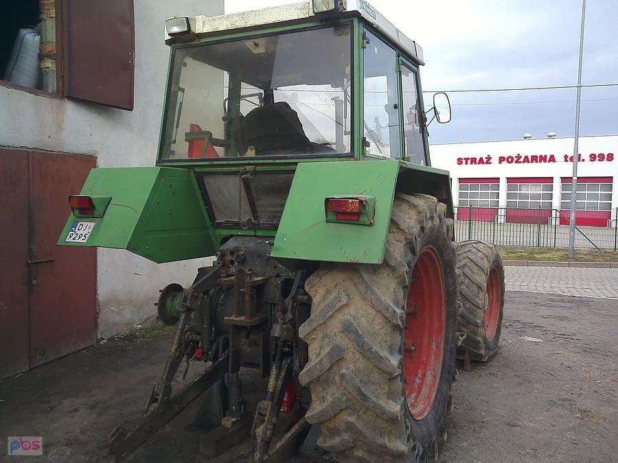 Traktór w środku miasta (tzn. między Śródmieściem a Cieplicami)