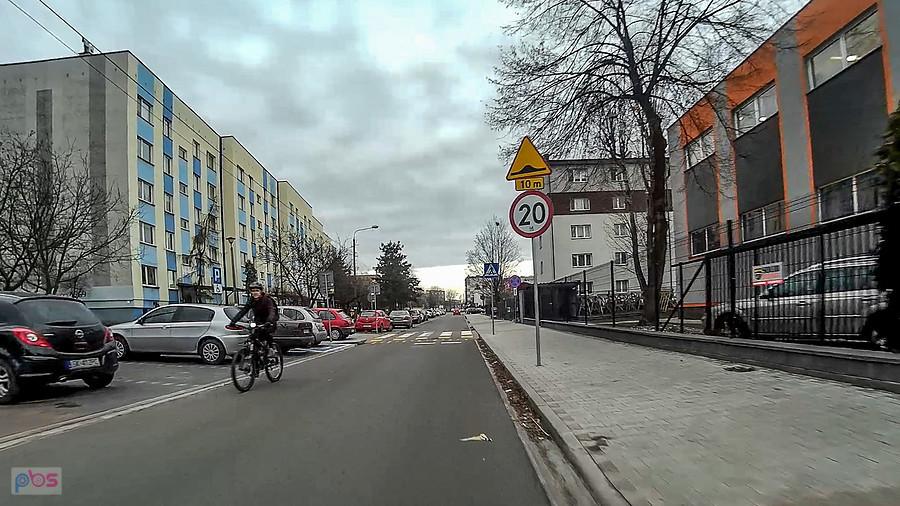 Dołączyłem do rowerzystów dojeżdżających z rana do pracy....