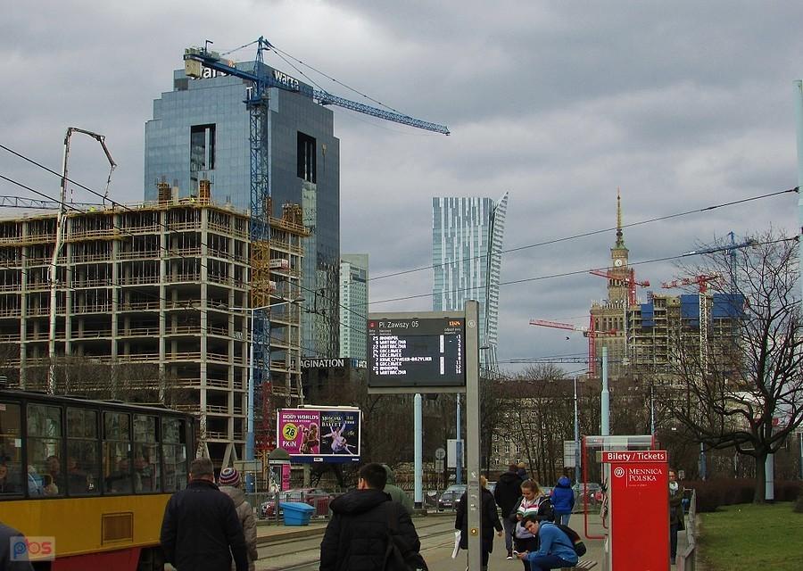 Widok z przystanku tramwajowego na pl. Zawiszy