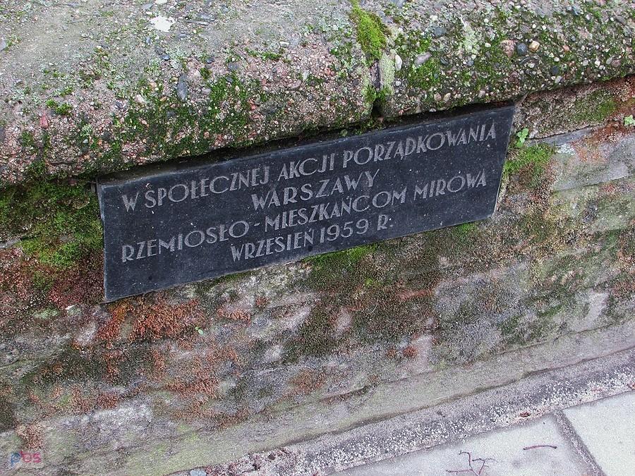Pamiątkowa płyta na Elektoralnej