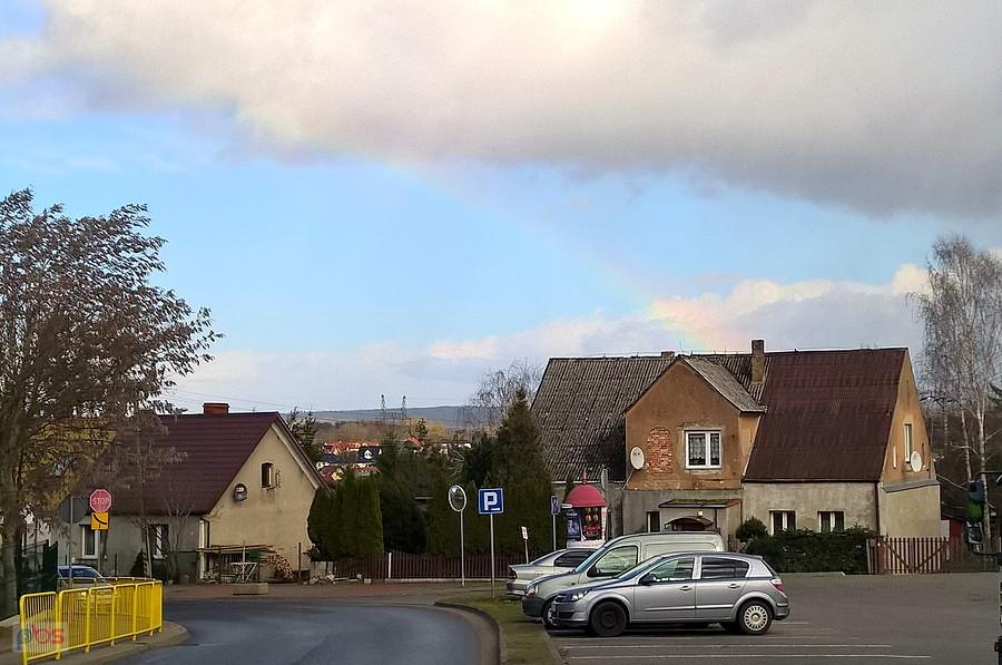 Mało widoczna tęcza nad Bezrzeczem.