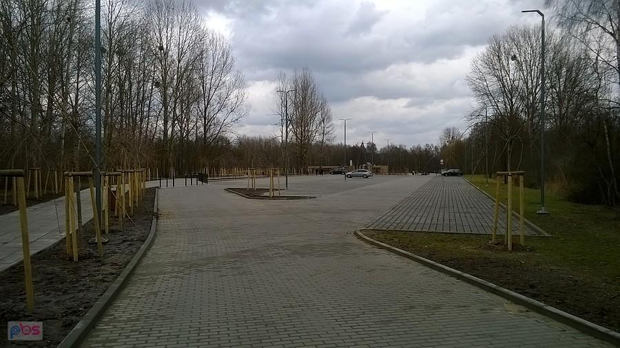 Od strony parkingu