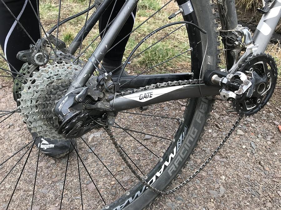 Urwana przerzutka w rowerze Roberta - 10 km holowania na zapasowej dętce :)