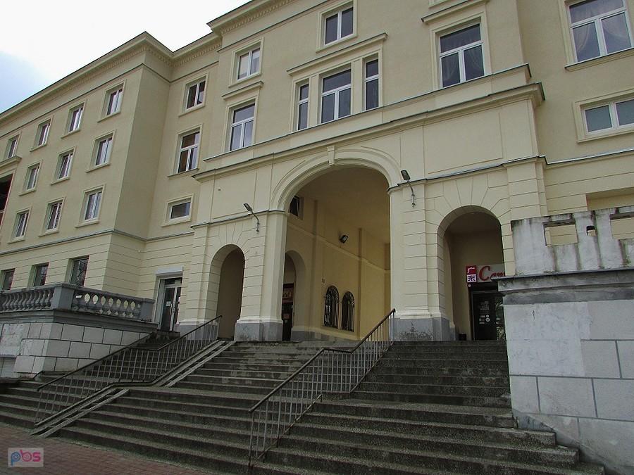 Jedna z bram na Muranowie
