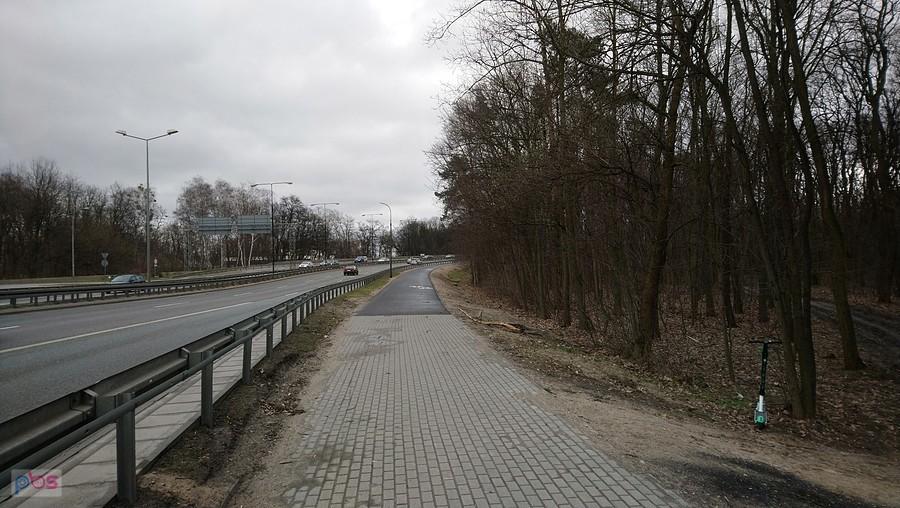 Ddr przy lasku na Kole z nowym asfaltem