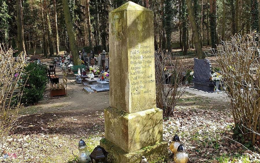 SZCZECIN – PŁONIA (niem.Buchholz) Pomnik poświęcony mieszkańcom wsi poległym w I wojnie światowej.