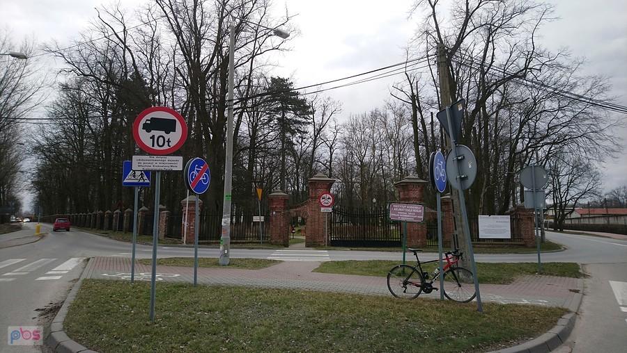 IHAR w Młochowie i park im. Janusza Grzyba