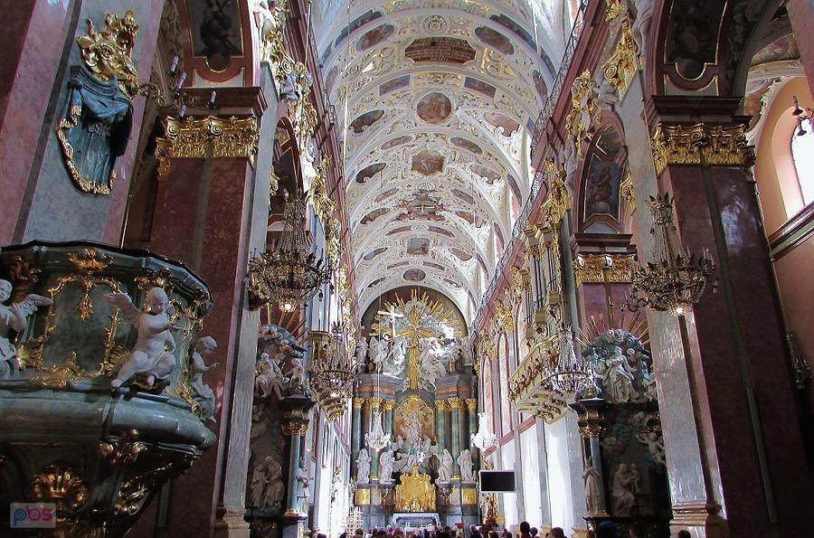 Nawa główna bazyliki jasnogórskiej