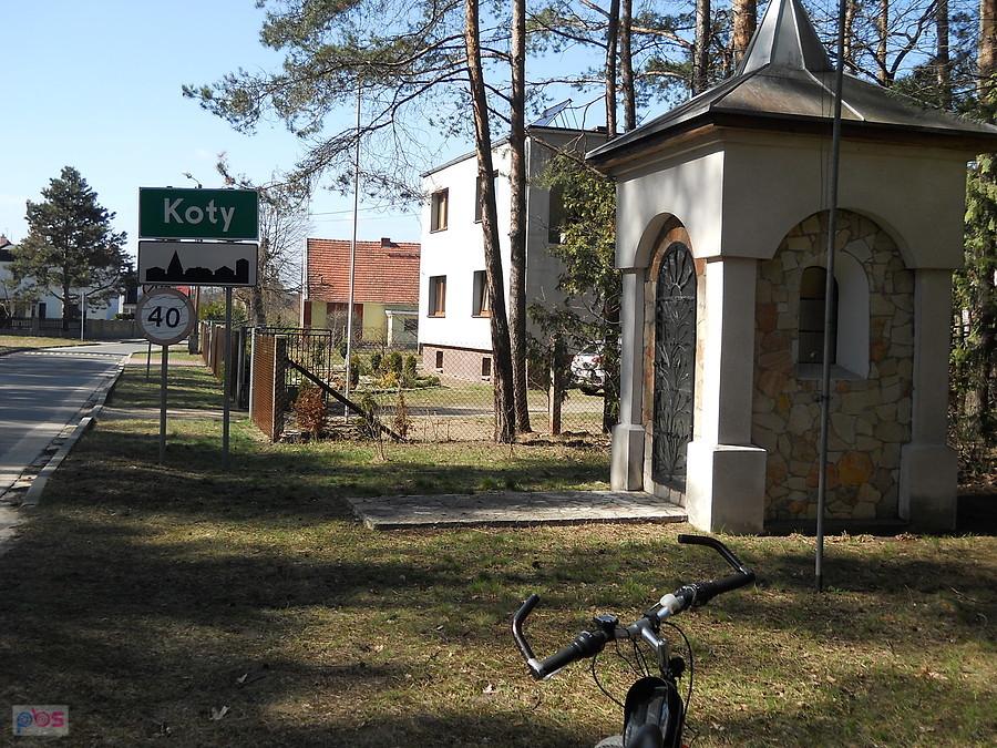 Kapliczka przed wjazdem