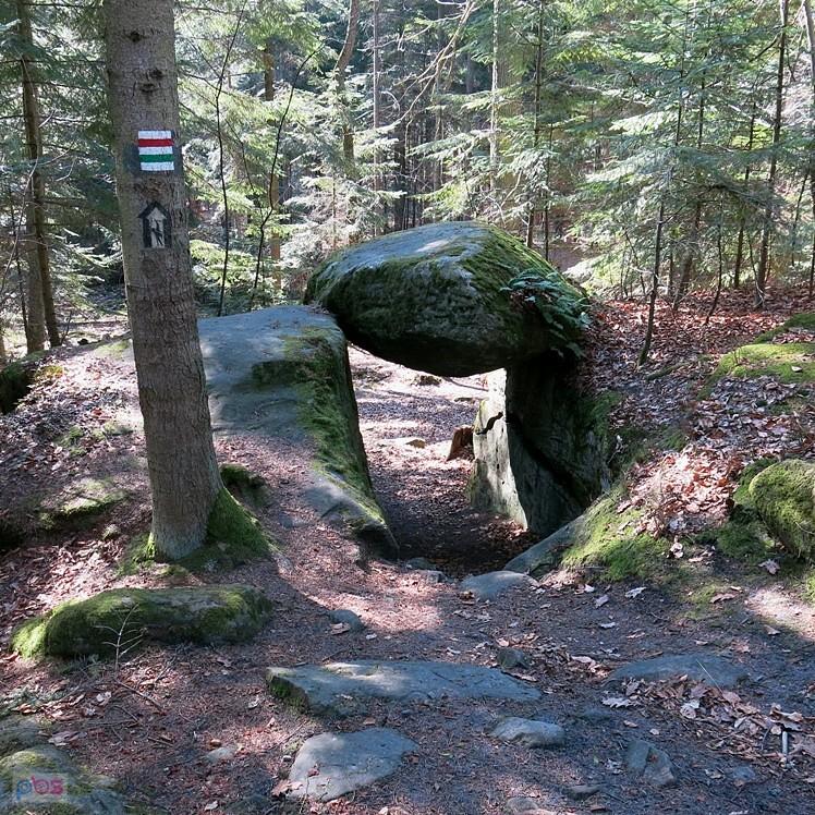 Przed Bramą Piekielną w Suchedniowsko-Oblęgorskim Parku Krajobrazowym