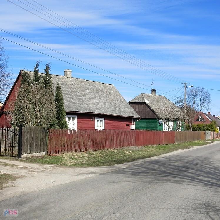 Odrowążek - kolorowe chaty niczym te z Norwegii