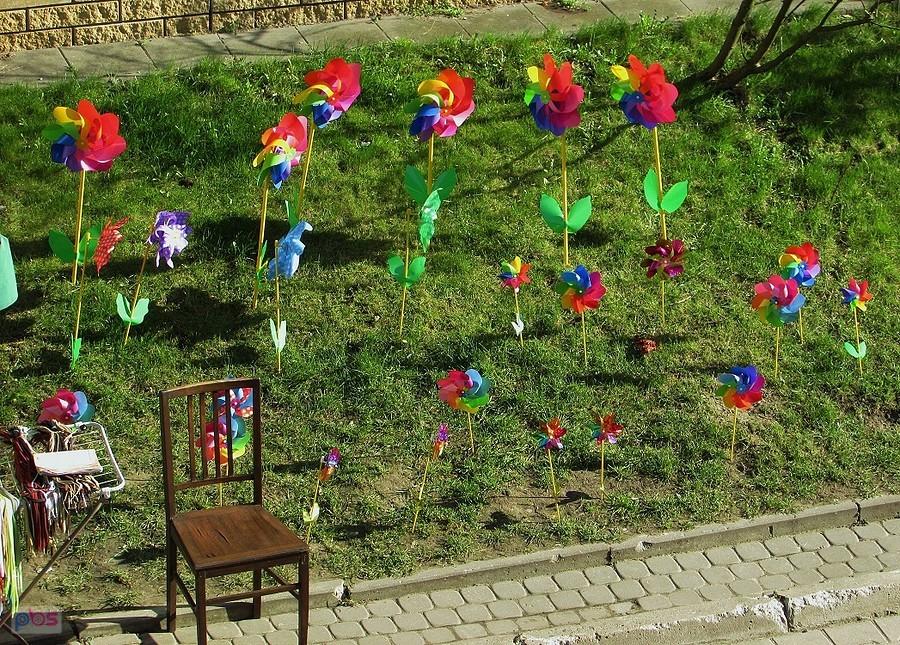 Słoneczne popołudnie z wiatraczkami na Ursynowie