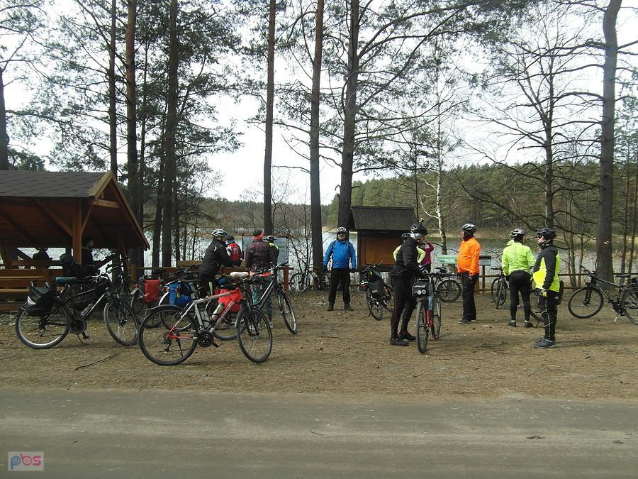 Postój nad jeziorkiem
