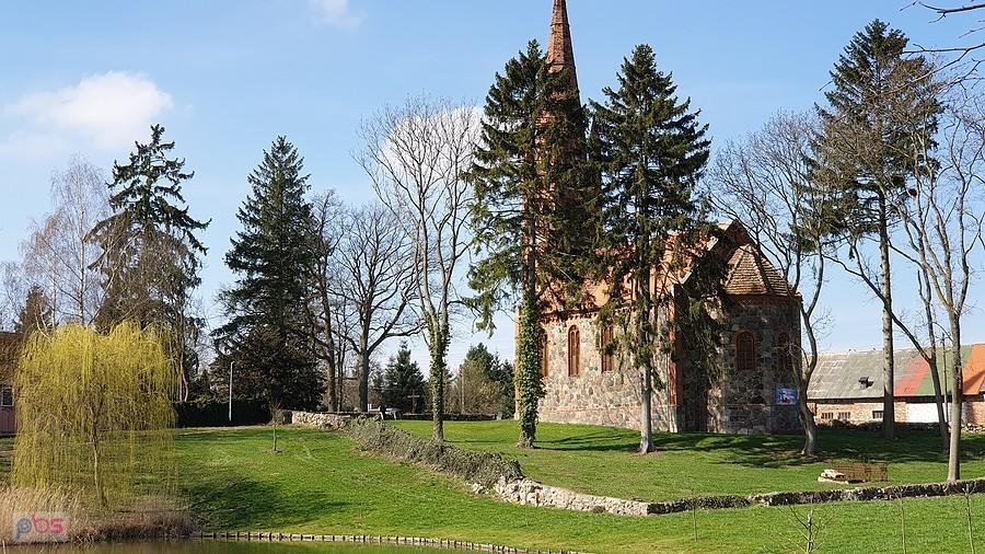 Kołowo (niem.Kolow) Kościół filialny p.w. NSPJ z k. XIX w.