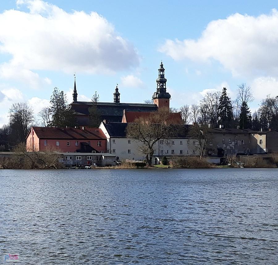 Widok na Kolegiatę pod wezwaniem WNMP w Kartuzach