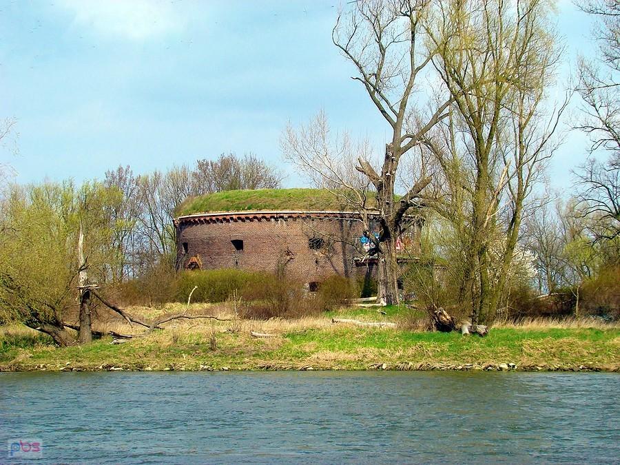 Wieża artyleryjska - "Turm Reduit", "Fort Malakoff" lub potocznie Barbakan nad Odrą w Głogowie.