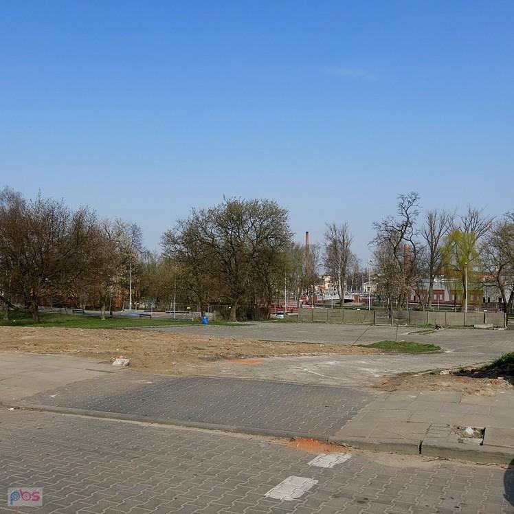 W tym miejscu, na ul. Tkackiej stała mykwa żydowska - zburzona pod koniec marca 2019r.