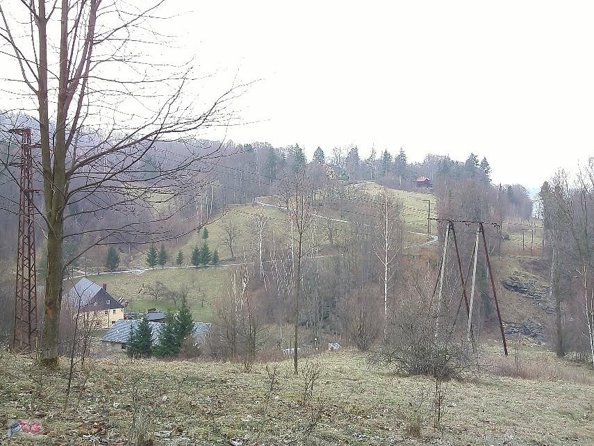 Stromy, północny stok, praktycznie bez dojazdu, ale na sprzedaż (przetarg od 170 kafli plus VAT)