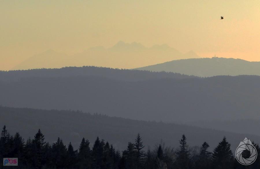 nieśmiałe Tatry zza Jaworzyny Krynickiej