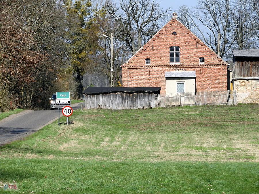 na horyzoncie wieś Łęgi.