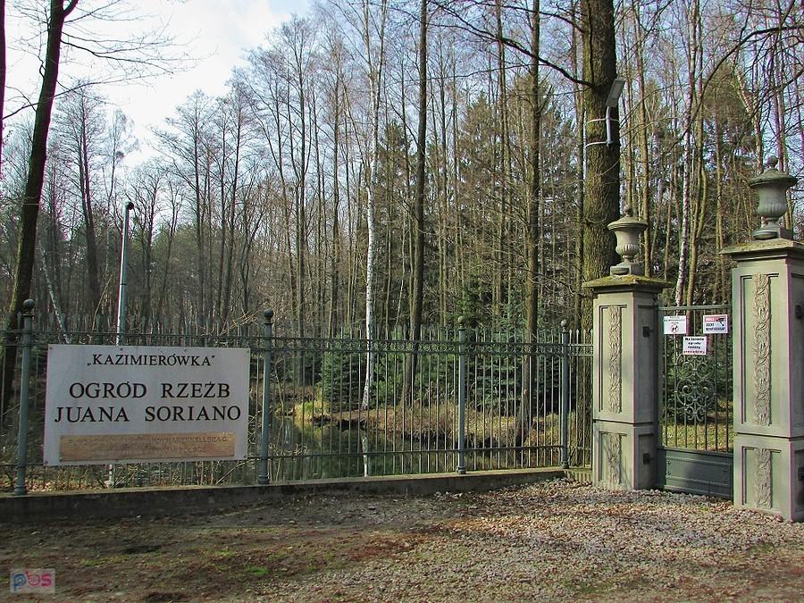 Przed bramą Kazimierówki