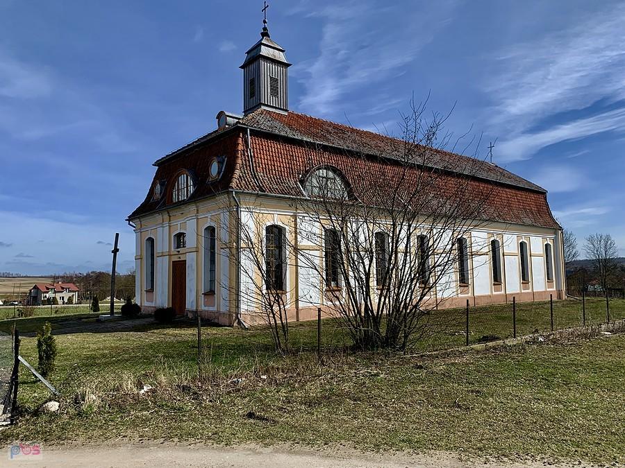 kościół przerobiony z dworu