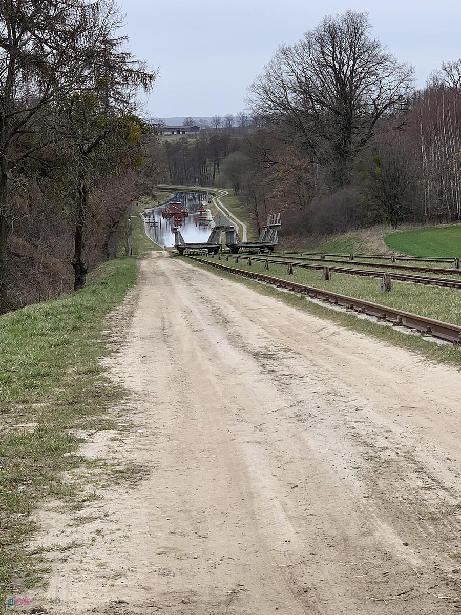 różnica poziomów spora