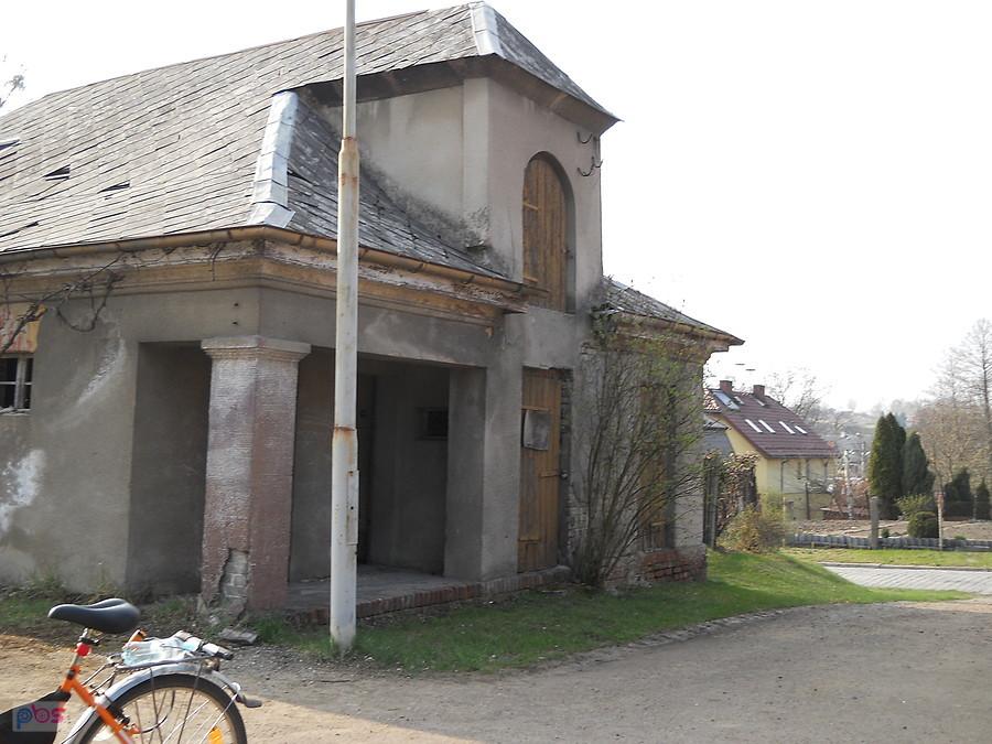 jakieś zabudowania