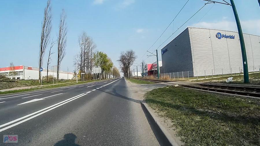 Po lewej zaczyna się DDRka, ale jak tam wjechać?