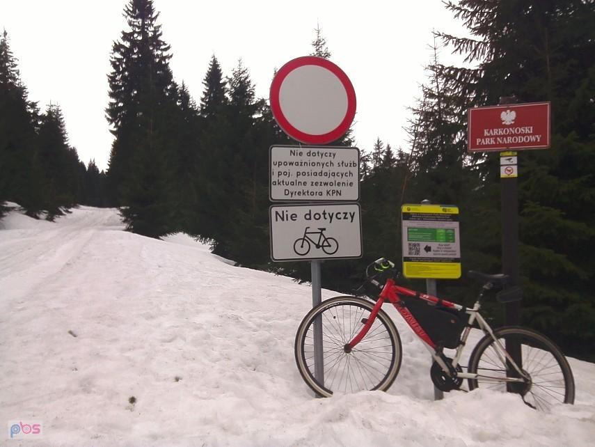 Do niedawna była tylko tabliczka, że to park, a teraz nawet płącić każą!
