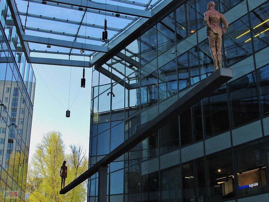 Równoważnia Erana Shakine'a w Patio Cosmopolitan