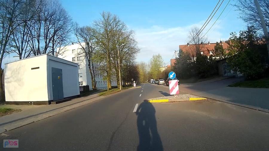 Ul. Śląska, już chyba kierowcy przyzwyczaili się do tych wysepek ;)