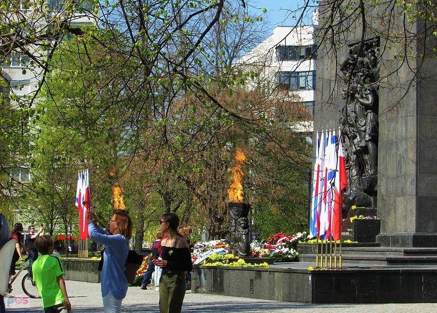 Przy Pomniku Bohaterów Getta