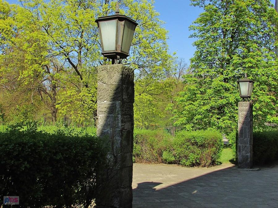 Słupy latarniowe przy Arsenale