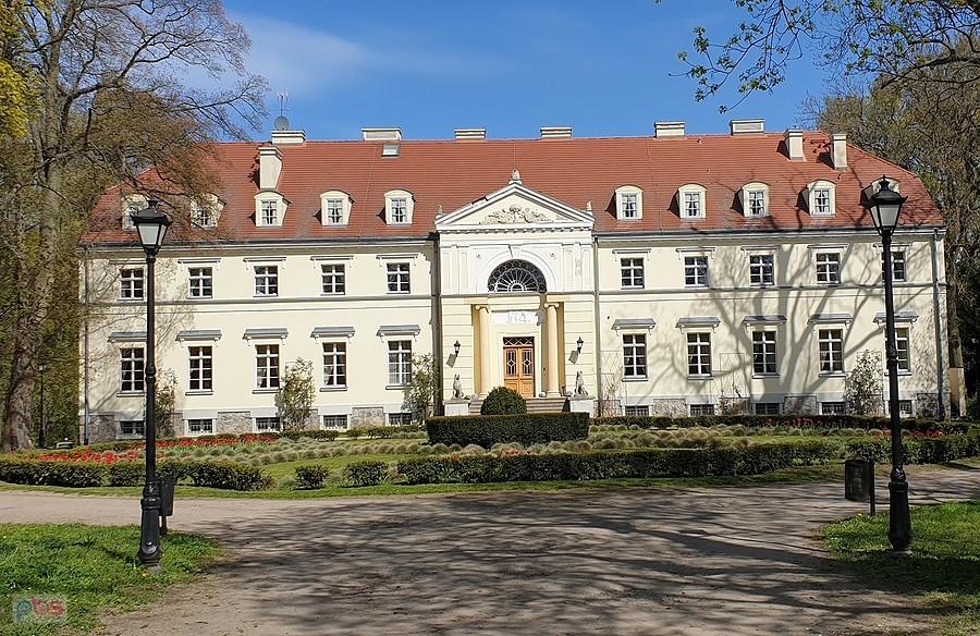 PRZELEWICE (niem.Prillwitz) Pałac zbudowany w 1799 roku dla von Borgstedego