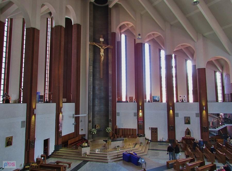 Ołtarz w kościele św. Tomasza Apostoła
